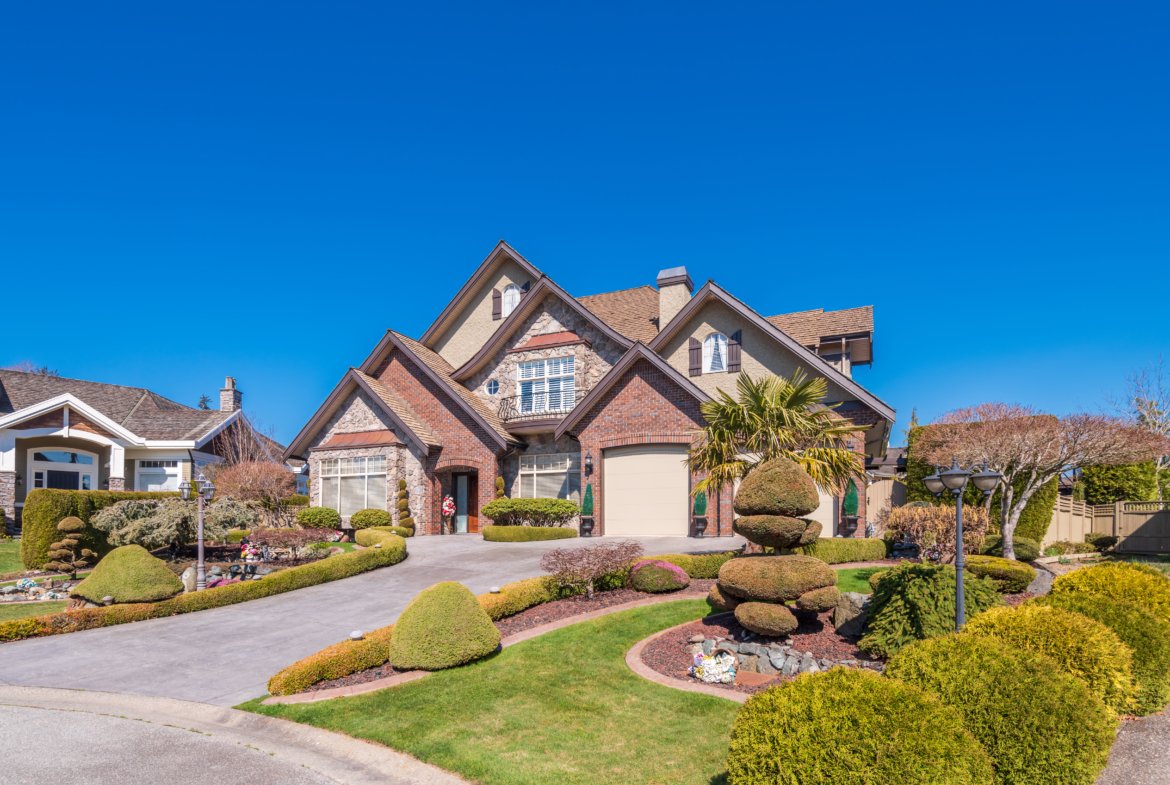 houses-in-suburb-at-summer-in-the-north-america-l-2026-01-11-10-19-45-utc